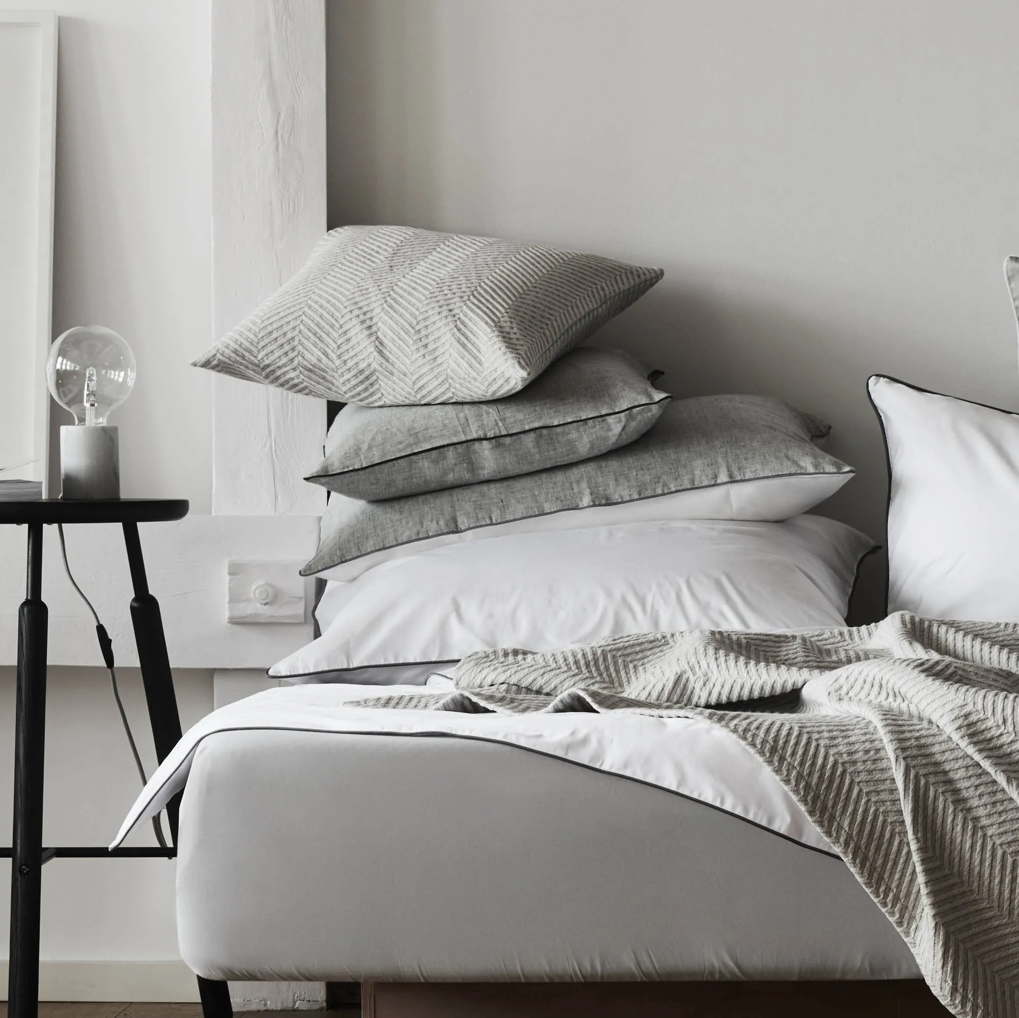 Sameiro Linen Bedding [Grey/White/Charcoal]